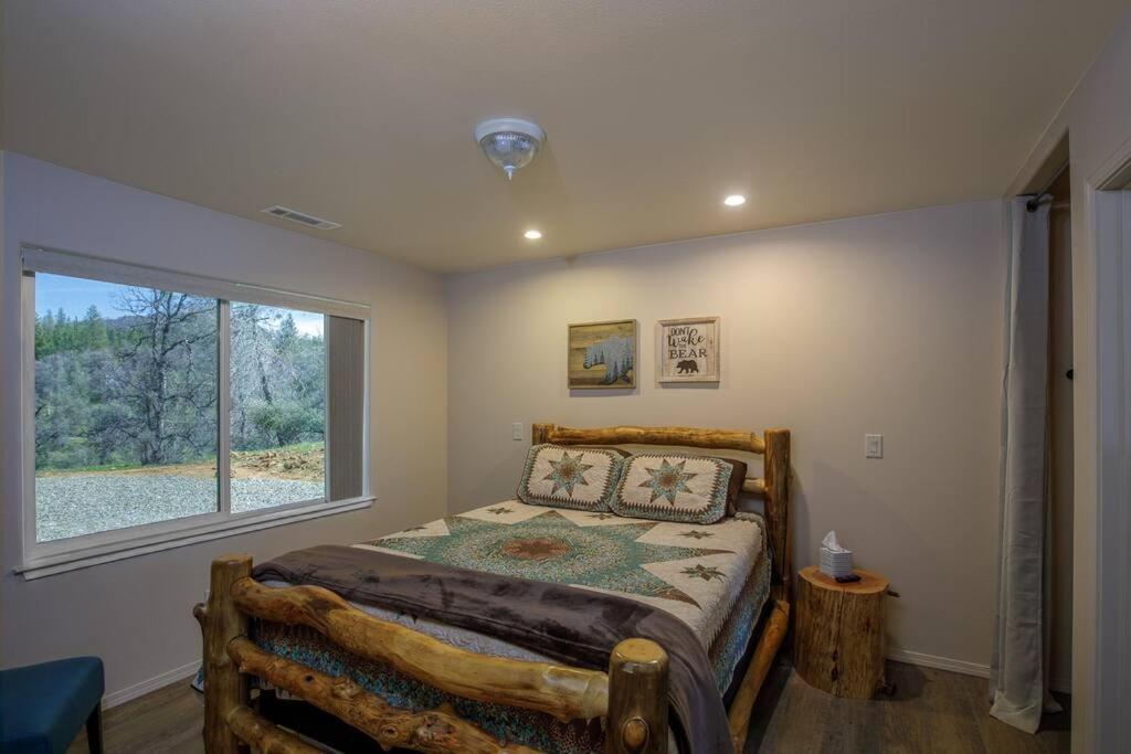 Holiday home Cozy Cub Cabin, Brand New Near Yosemite *